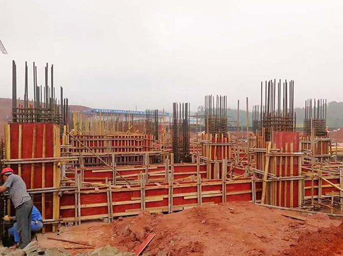 建筑木模板在施工中有其要求标准,按照标准施工可以使得建筑模板